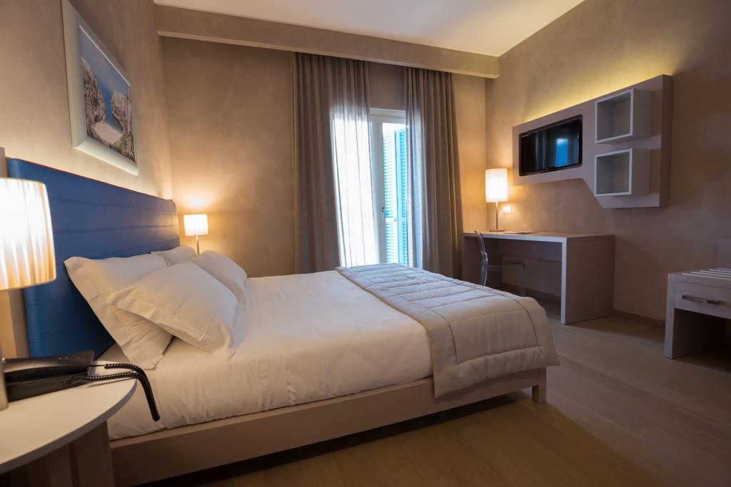 Cala Ponte, A Tribute Portfolio Hotel Полиньяно-а-Маре Экстерьер фото