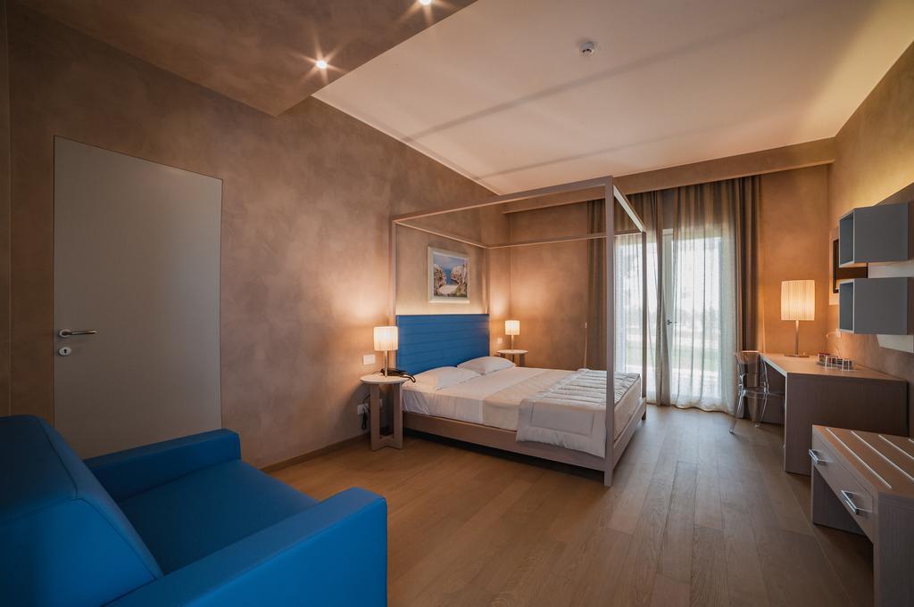 Cala Ponte, A Tribute Portfolio Hotel Полиньяно-а-Маре Номер фото