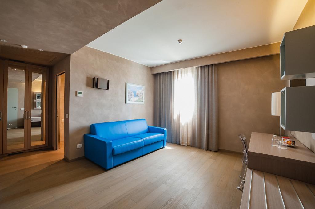 Cala Ponte, A Tribute Portfolio Hotel Полиньяно-а-Маре Номер фото