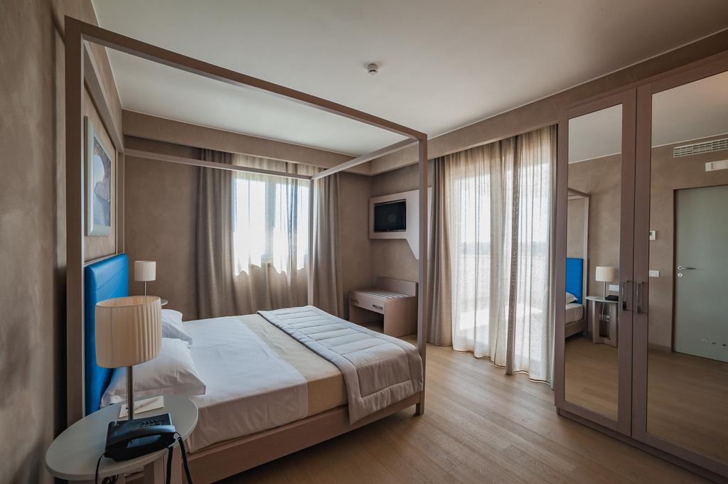Cala Ponte, A Tribute Portfolio Hotel Полиньяно-а-Маре Номер фото