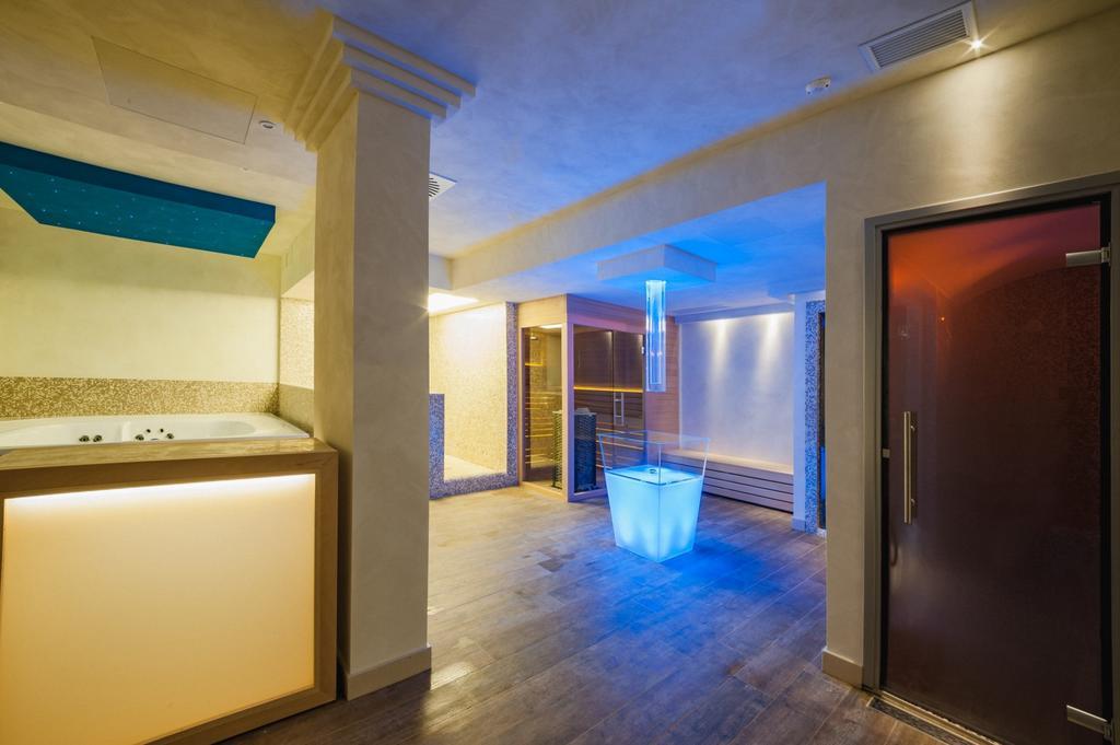 Cala Ponte, A Tribute Portfolio Hotel Полиньяно-а-Маре Экстерьер фото