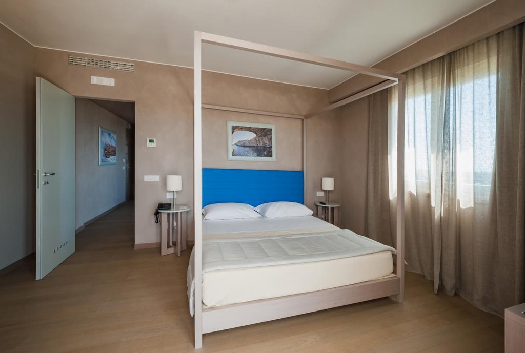 Cala Ponte, A Tribute Portfolio Hotel Полиньяно-а-Маре Экстерьер фото